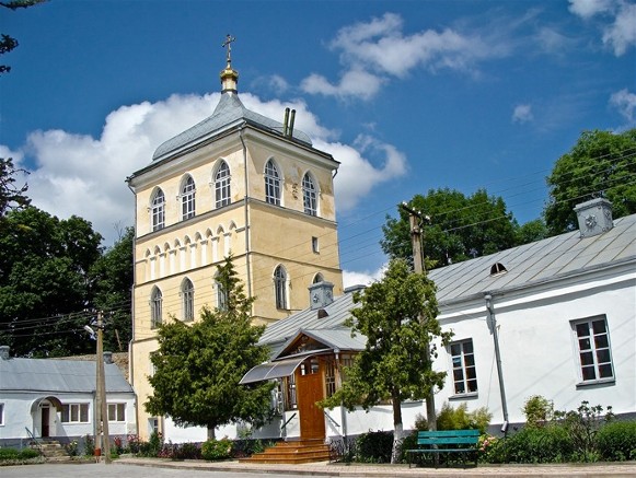 Image - The gate building in the Derman Monastery in Rivne oblast.